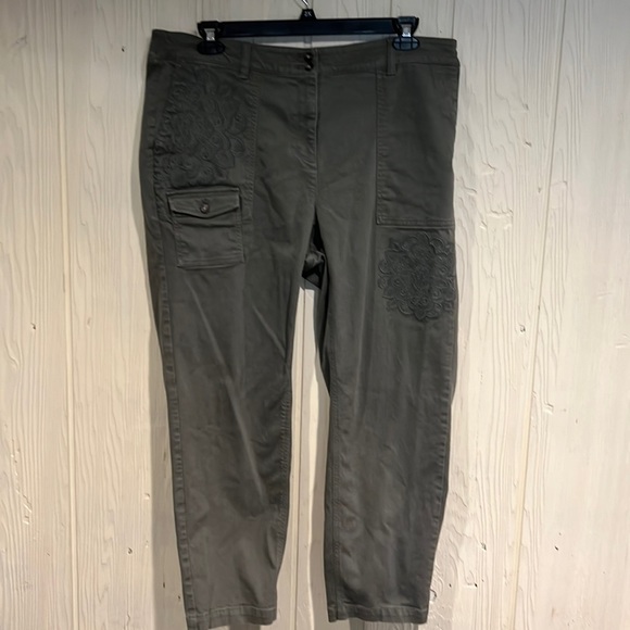 J JILL OLIVE CROP/ ANKLE PANTS SIZE 20 with embroidered embellishment - Picture 1 of 11